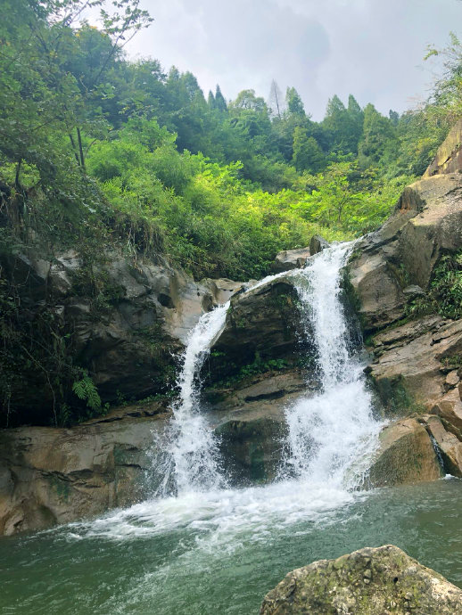 大邑新發現的免費耍水地,冰泉 瀑布 水潭,涼快慘了~ - 旅遊攻略